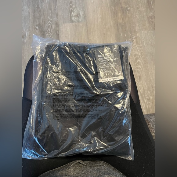 GapFit Recycled Power Brushed Full Length Leggings w/ Pockets - Picture 5 of 5